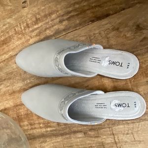 Tom’s Shoes Leather Slide Ons